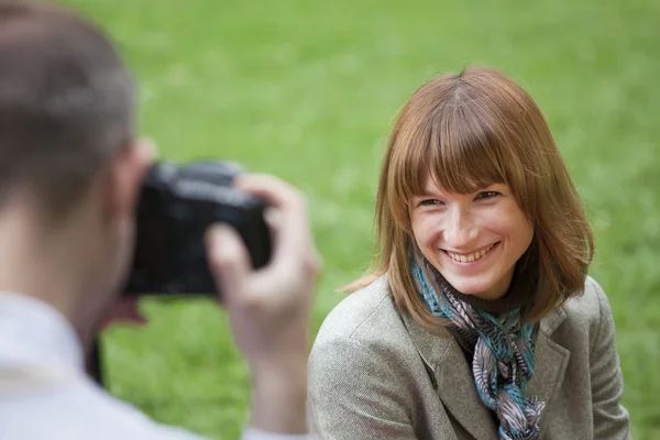 Man takes photo from woman — Stock Photo, Image