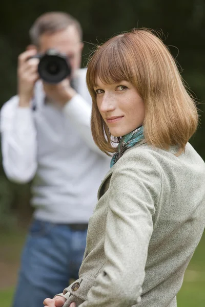 Man takes a pictures from woman — Stock Photo, Image