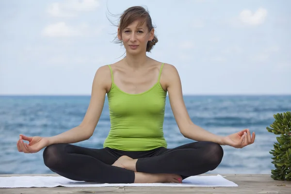 Entspannendes Yoga — Stockfoto