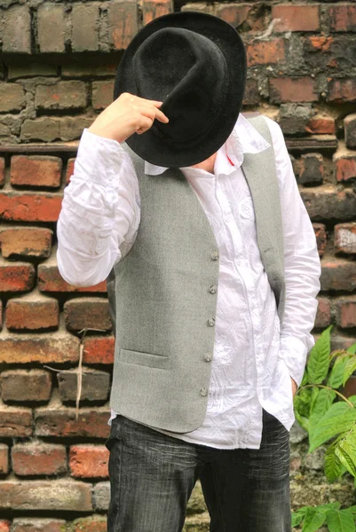 Homem de moda com chapéu — Fotografia de Stock