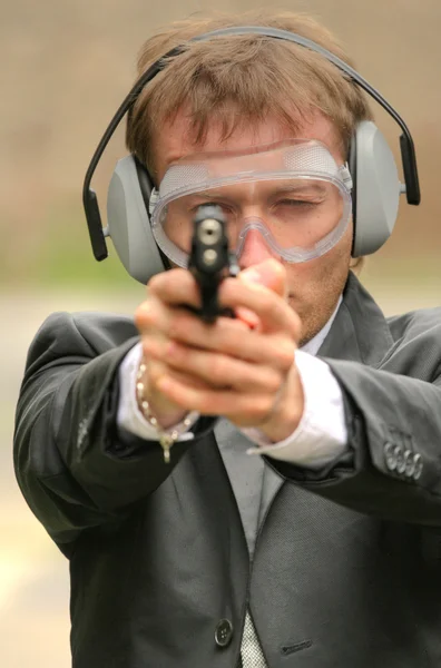 Biznesmen strzelanie — Zdjęcie stockowe