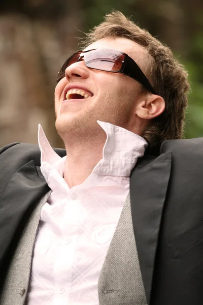 Homem feliz rindo — Fotografia de Stock