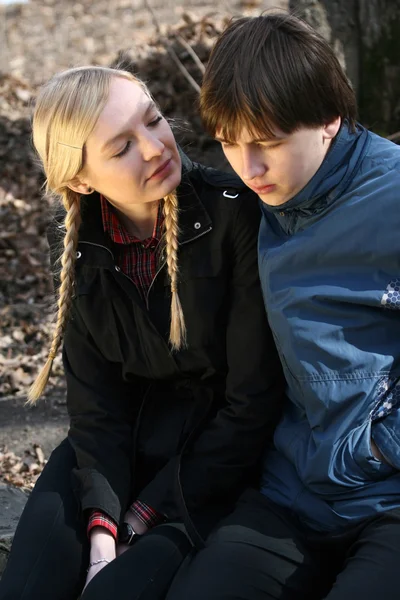 Adolescentes falantes — Fotografia de Stock