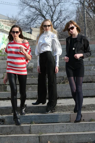 Three women on the stairs — Stock Photo, Image