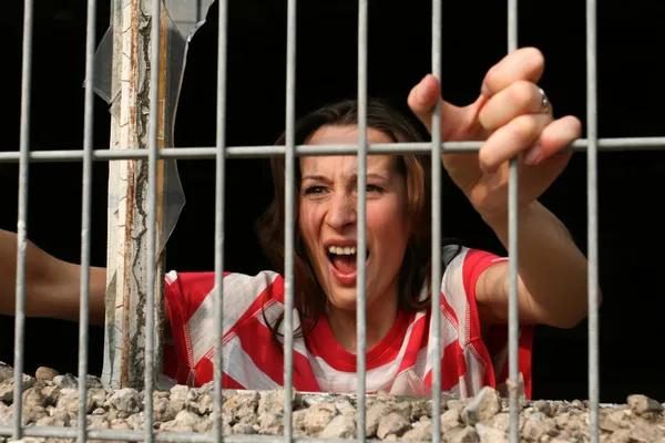 Screaming in jail — Stock Photo, Image