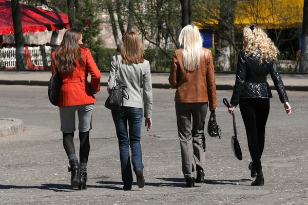 Shopping women walking on the street — Stock Photo, Image