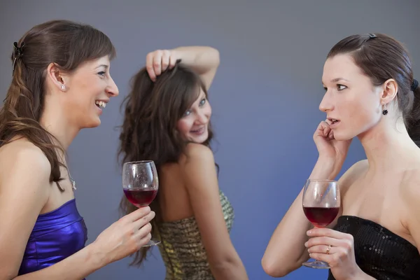 Prata och dricka på festen — Stockfoto