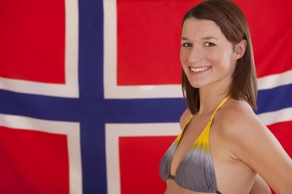 Mulher sobre bandeira norwegian — Fotografia de Stock