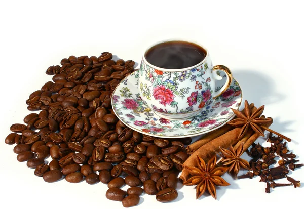 Varmt kaffe på kaffebönor — Stockfoto
