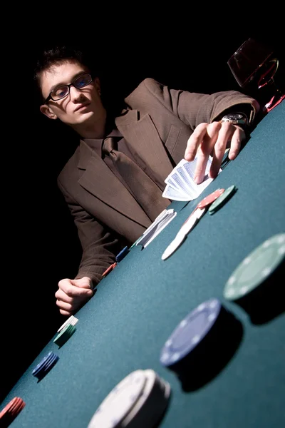 Junger Pokerspieler — Stockfoto