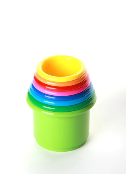 Vivero pirámide de juguete de color, en blanco — Foto de Stock
