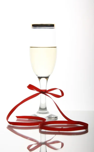 A bela taça de cristal com vinho — Fotografia de Stock