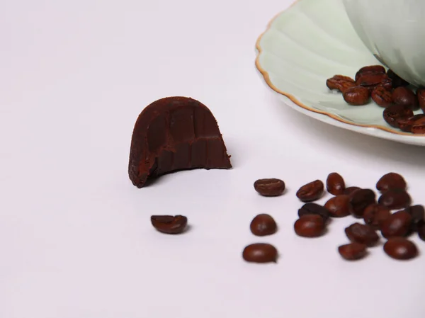 チョコレート平ひもと穀物コーヒー — ストック写真