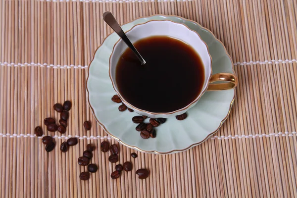 Cangkir kopi dan biji kopi — Stok Foto