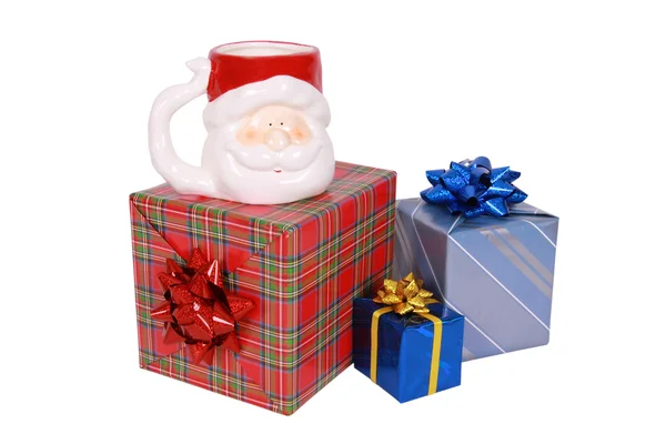 Gift and merry mug isolated on white — Stock Photo, Image