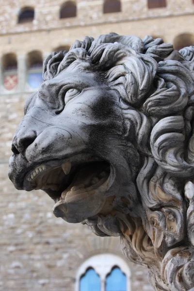Gamla lejon skulptur — Stockfoto