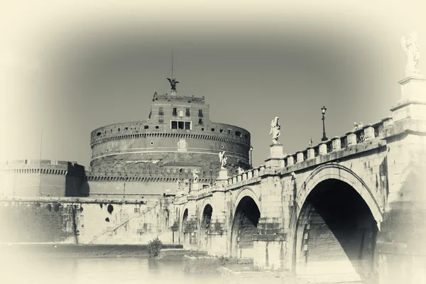 Мост Сан-Анджело и замок в Риме — стоковое фото
