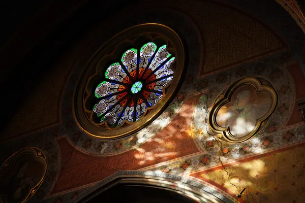 Kirchenfenster in der Kathedrale — Stockfoto