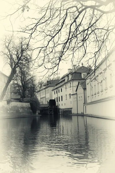 Molino de agua en Praga foto retro — Foto de Stock