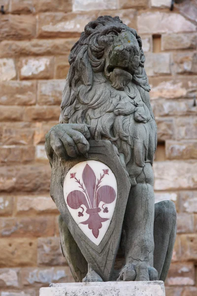 Old lion sculpture — Stock Photo, Image