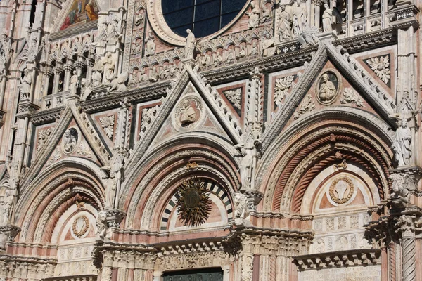 Dettagli architettonici di Siena duomo — Foto Stock