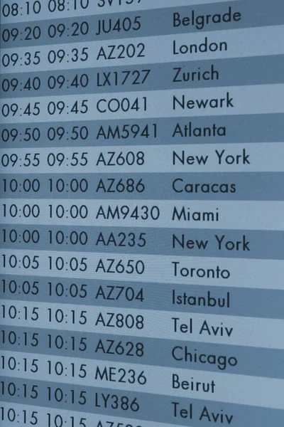 Visualizzazione degli orari nel terminal dell'aeroporto — Foto Stock