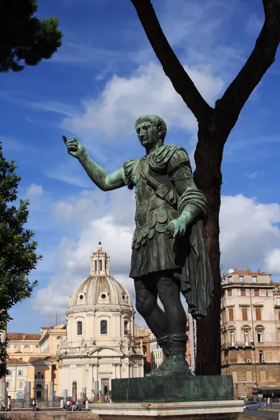 Kejsar augusti skulptur i Rom, Italien — Stockfoto