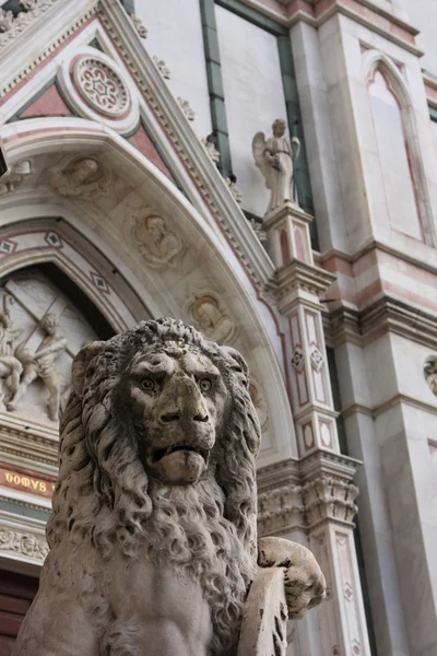 Oude lion sculpture — Stockfoto