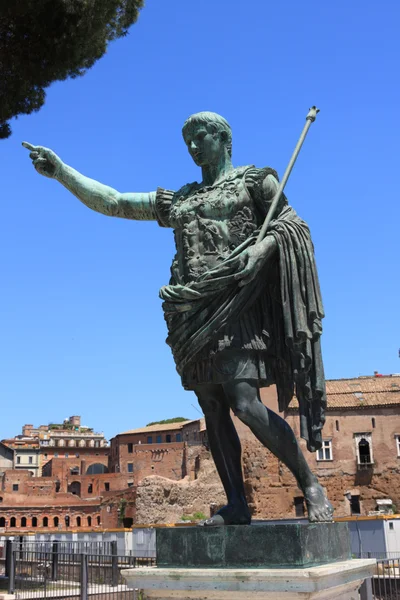 Császár Traianus szobor-Róma, Olaszország — Stock Fotó
