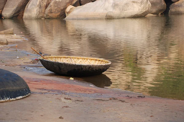 Traditional round boat of India — Stock Photo, Image