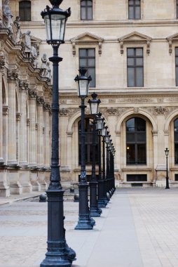 Louvre Müzesi satır lambaları