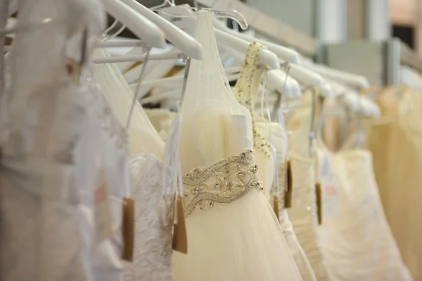 몇 가지 아름 다운 웨딩 드레스 — 스톡 사진