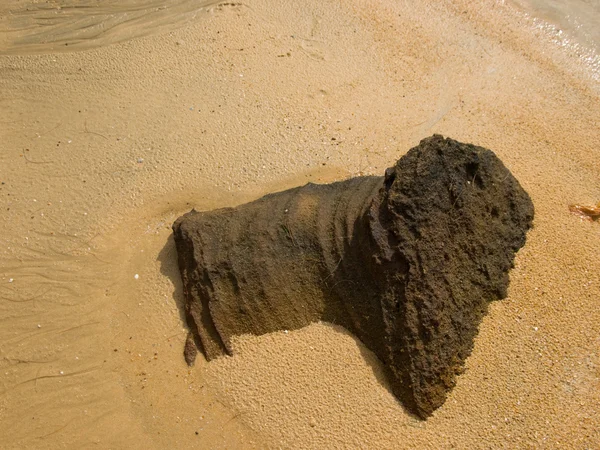 Pietra nella sabbia — Foto Stock