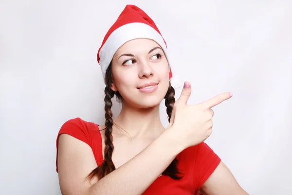 Портрет девушки в рождественской шапке — стоковое фото