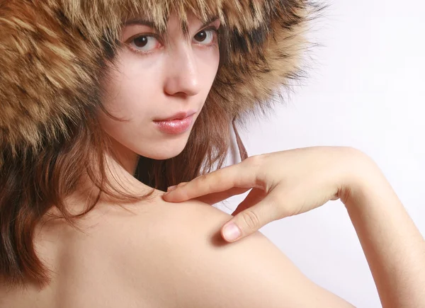 Dívka s kožešinovou čepicí — Stock fotografie