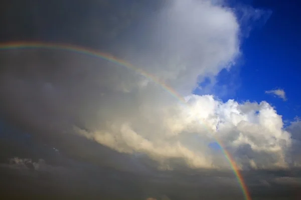 Obloha a rainbow. — Stock fotografie