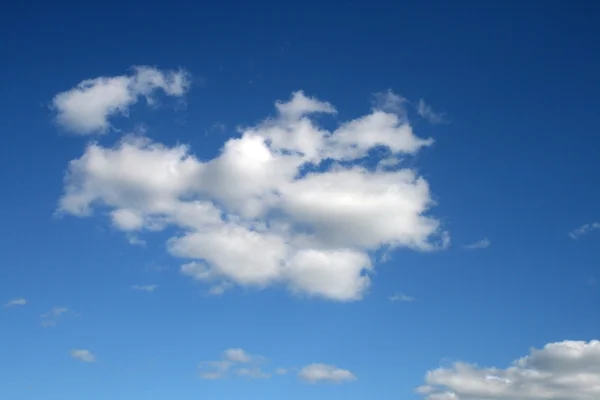 De lucht en de wolken. — Stockfoto
