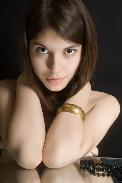 Portret van de jonge brunette — Stockfoto