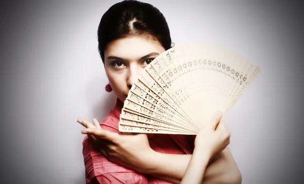 Portrét dívky s ventilátorem. — Stock fotografie