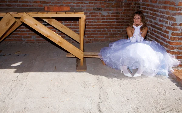 Bruid in de bouwplaats — Stockfoto