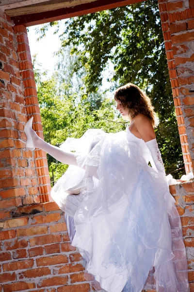 Bride in building site — Stock Photo, Image