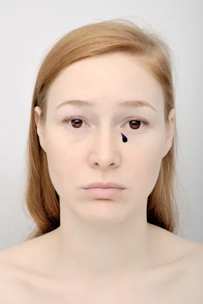 Mujer joven con lágrima negra —  Fotos de Stock