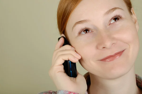 Woman speaks on the mobile phone — Stock Photo, Image