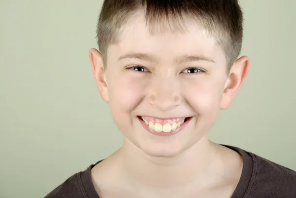 微笑男孩的肖像 — 图库照片