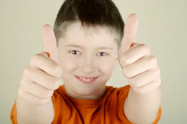 The boy with thumb-up — Stock Photo, Image