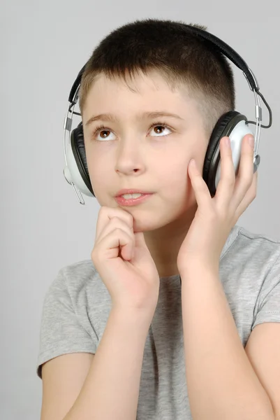 Rapaz ouvinte — Fotografia de Stock