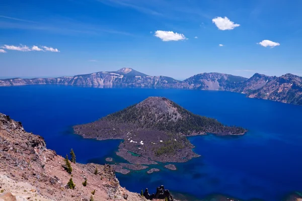 Ilha do Feiticeiro em Crater Lake — Fotografia de Stock