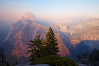 gün batımında, yosemite Vadisi'nden yarım kubbe