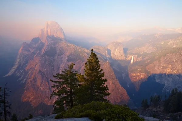 Demi-coupole au coucher du soleil, vallée de Yosemite Photos De Stock Libres De Droits