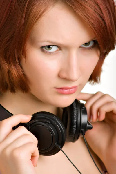 Καυκάσιος κορίτσι με ακουστικά — Φωτογραφία Αρχείου